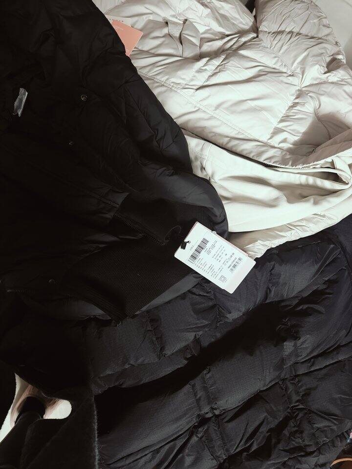 买了8件艾莱依羽绒服😏