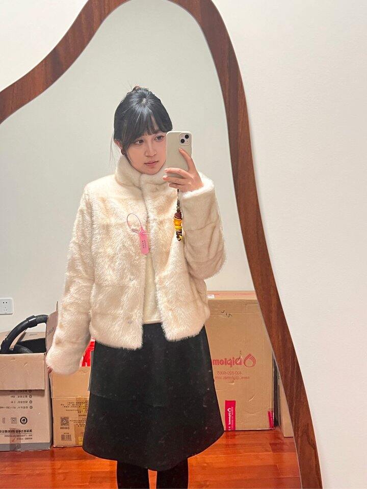 姐妹们求帮选外套