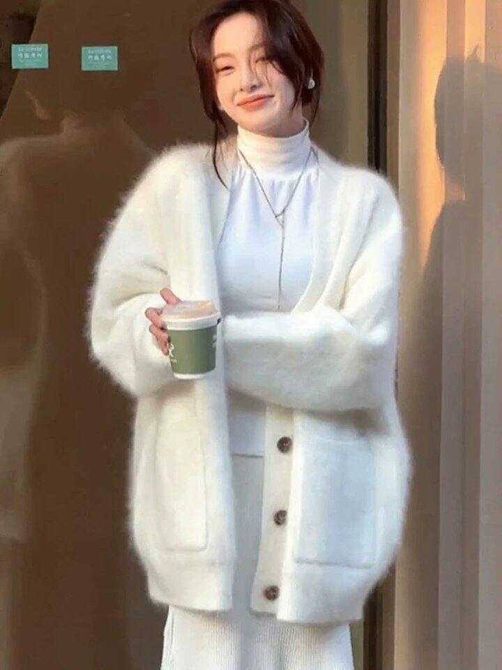 出一件真毛白色开衫