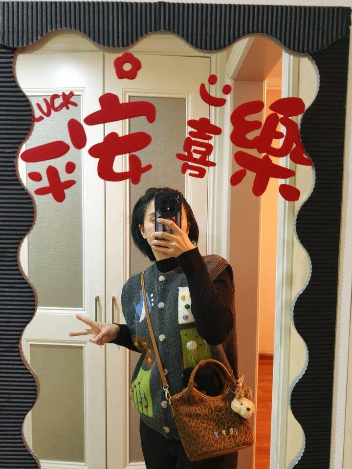 在三福一眼相中大小款式合适的豹纹包