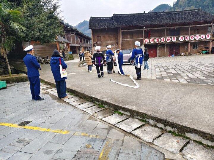 三都县咕噜女子志愿队