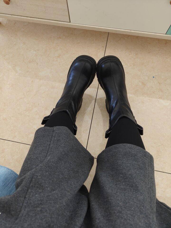 上条路况的靴子