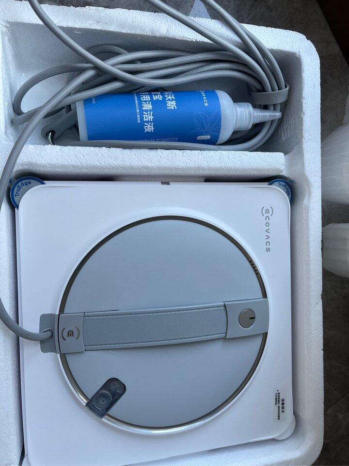 转新到的科沃斯擦窗机器人