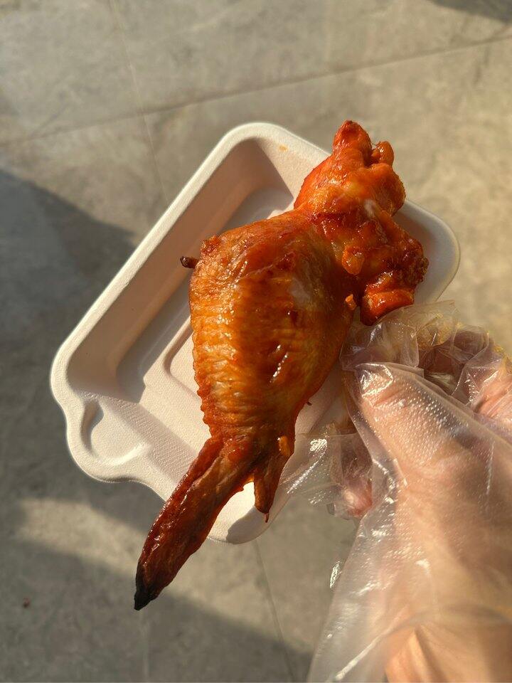 冬天真的好馋，买的泰森鸡翅包饭好吃
