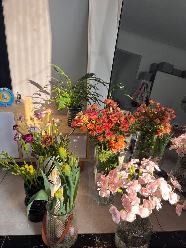 鲜花拥簇的幸福感