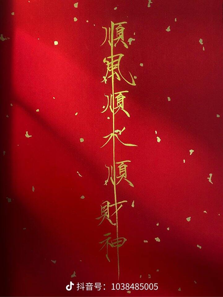 和小我 20 岁的表妹嗑同一对 cp