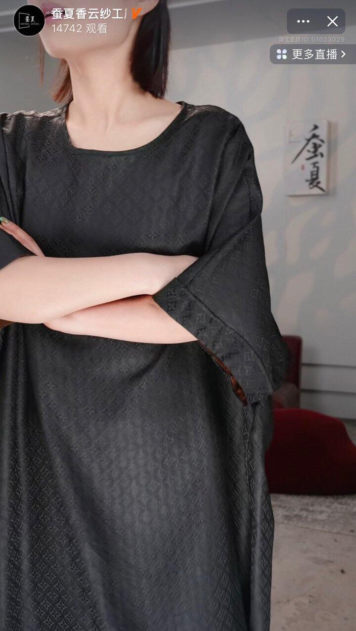 又入几件香云纱