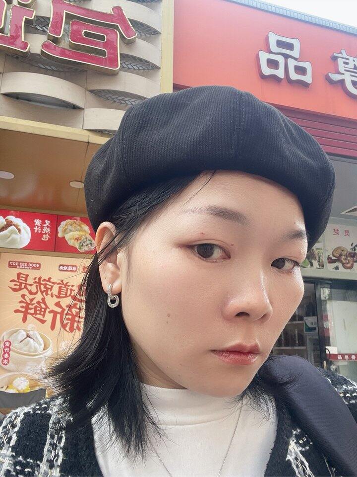 拼多多的耳环才6块多，好看