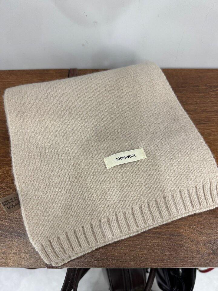 羊毛围巾微瑕 沾了腮红