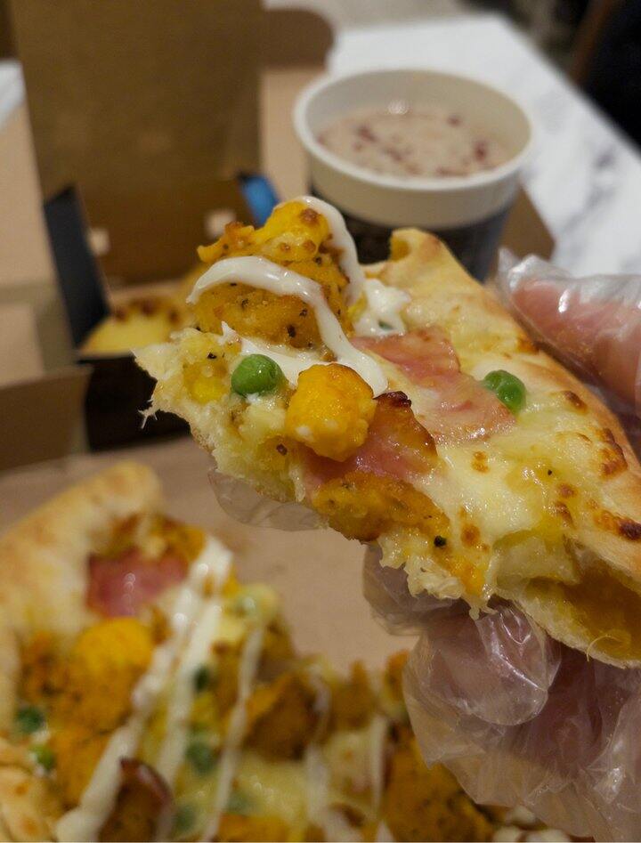 新开的达美乐，咸蛋黄焖鸡披萨🍕好吃！