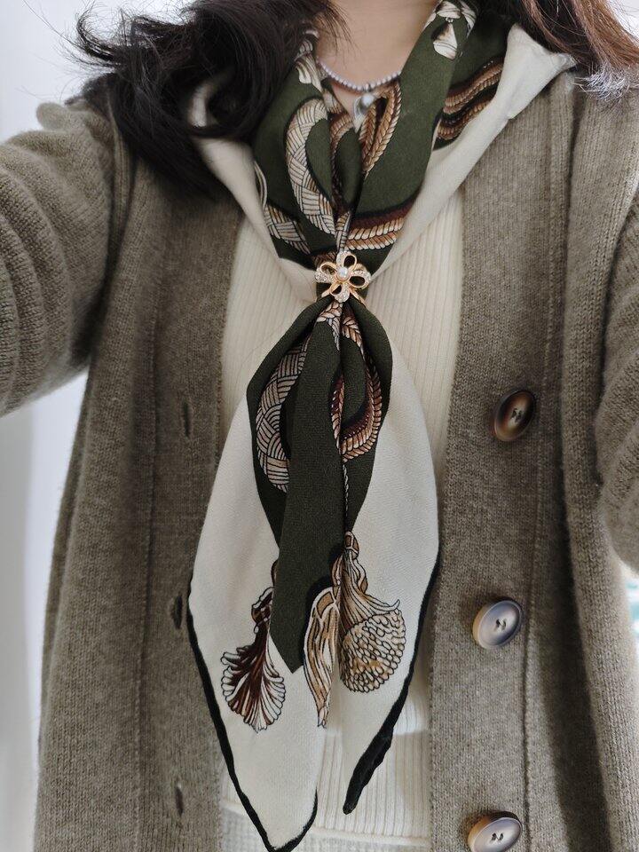 军绿色羊绒开衫