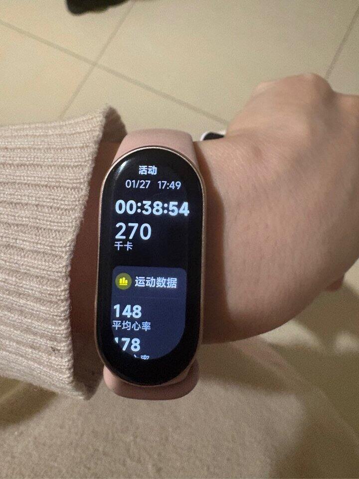 1.27运动：安娜绿衣服哑铃