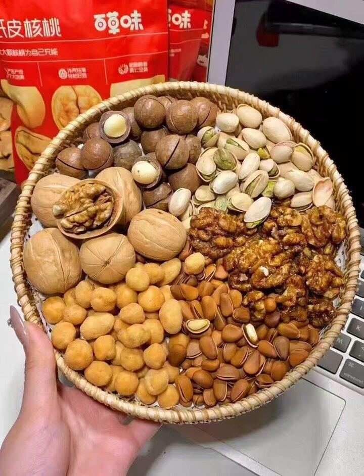 百草味坚果红色礼盒