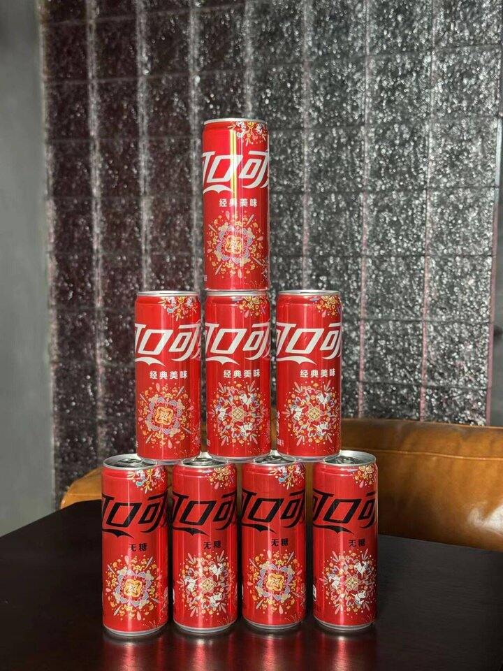 💰34.9/箱🉐可口可乐🚗无糖/含糖任选，折💰1.7/罐，喜庆礼盒装，新年必备饮料