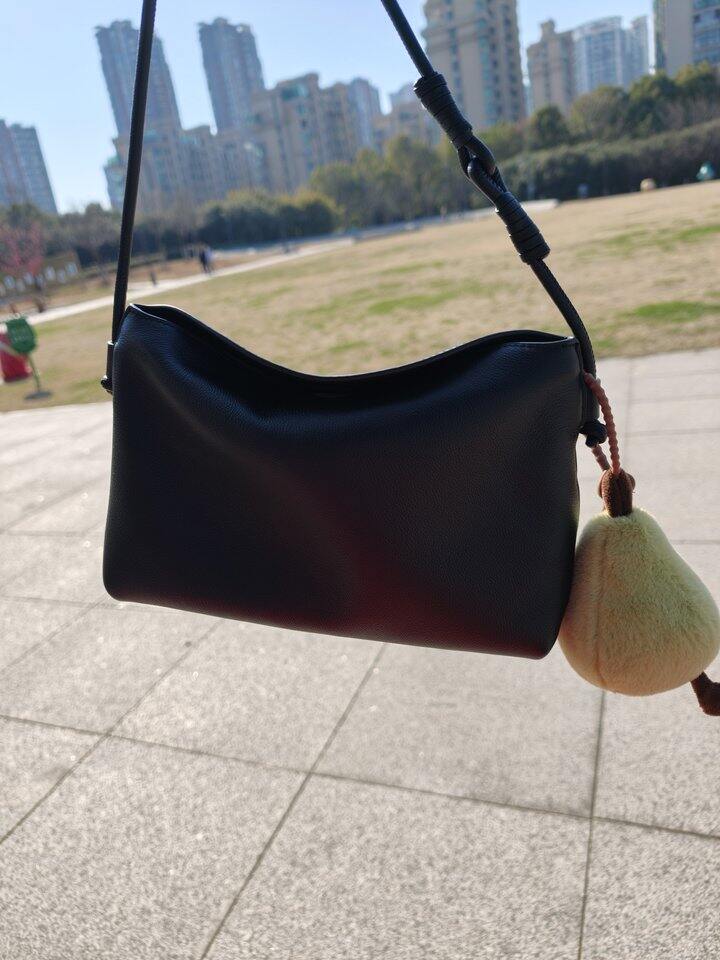 背着小王子包包出去玩啦。