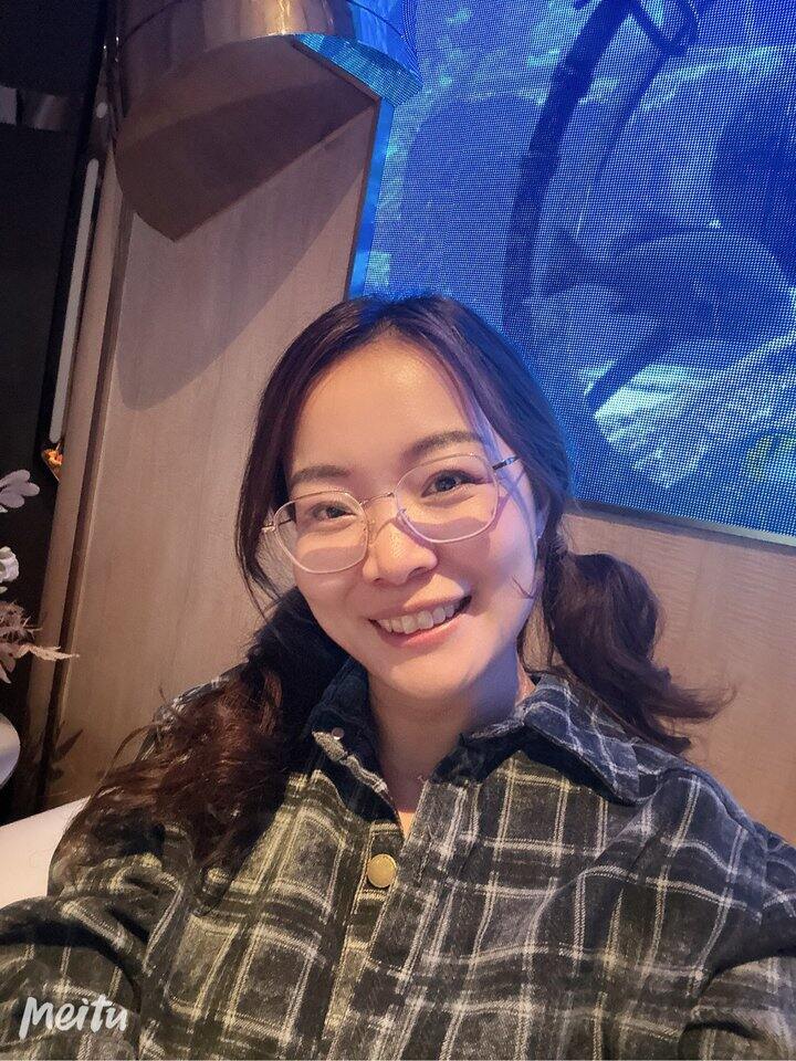 唱ktv好开心！口红完全没了也开心