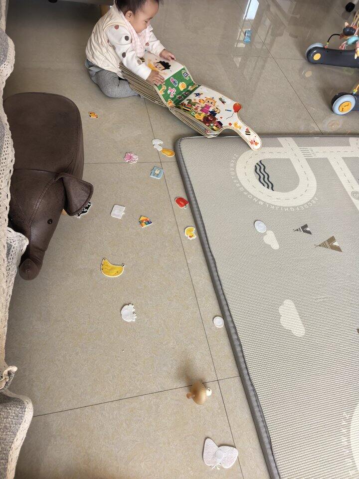 宝宝进入了疯狂喊“爸爸”的阶段