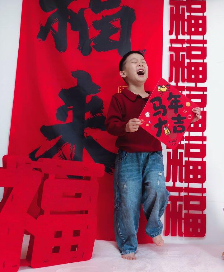 新年自己在家拍照