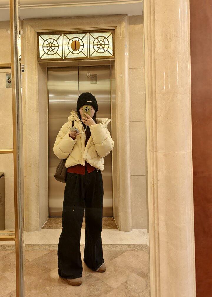 ootd 北京好热，可是我只有羽绒服