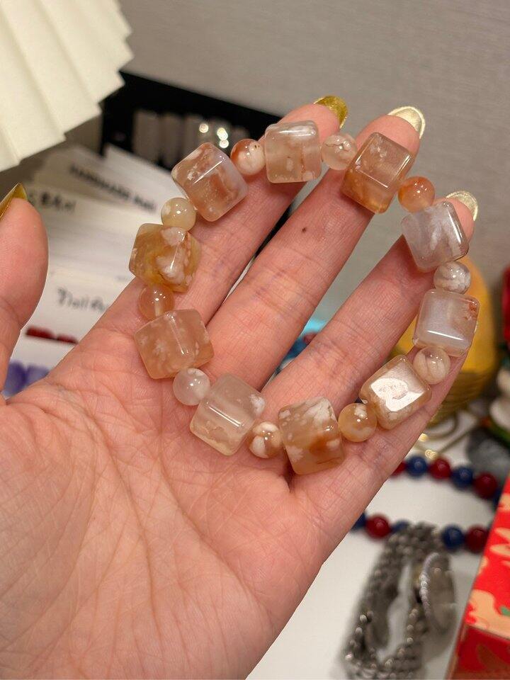 朋友送了俩串儿，有懂的吗？