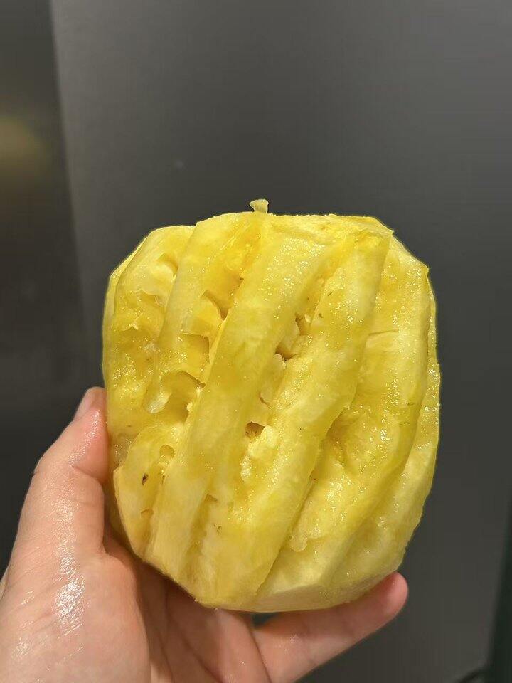 开年第一次吃凤梨