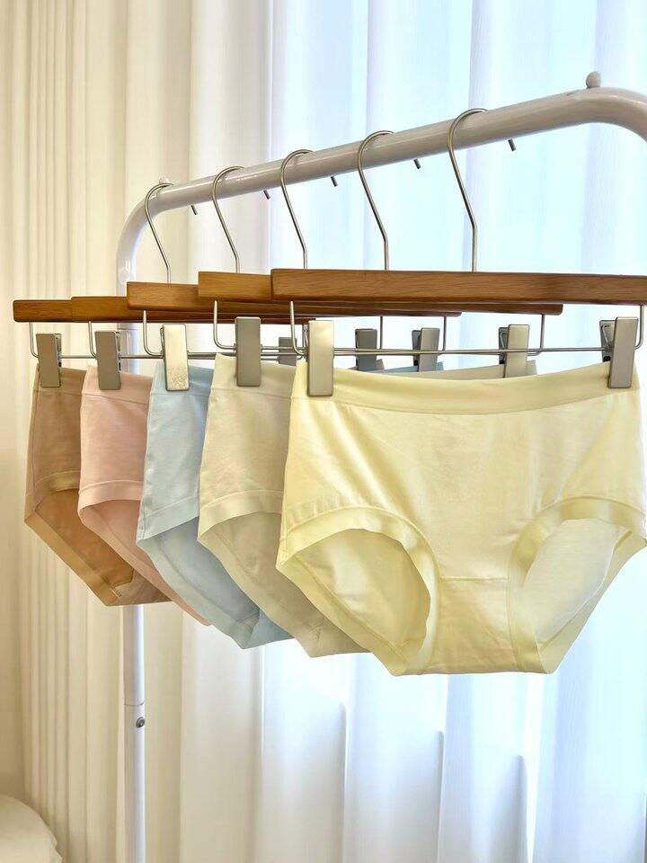 秒杀58元/3️⃣条装（随机不重色） 线下高货专供！正品“阪织屋”莱赛尔女士无痕内裤，非电商版品质，舒适亲肤的软黄金面料…… ⚠️⚠️阪织屋线下专卖店的货品，品质超级赞👍线下专卖店单件售价💰6️⃣9️⃣单件，