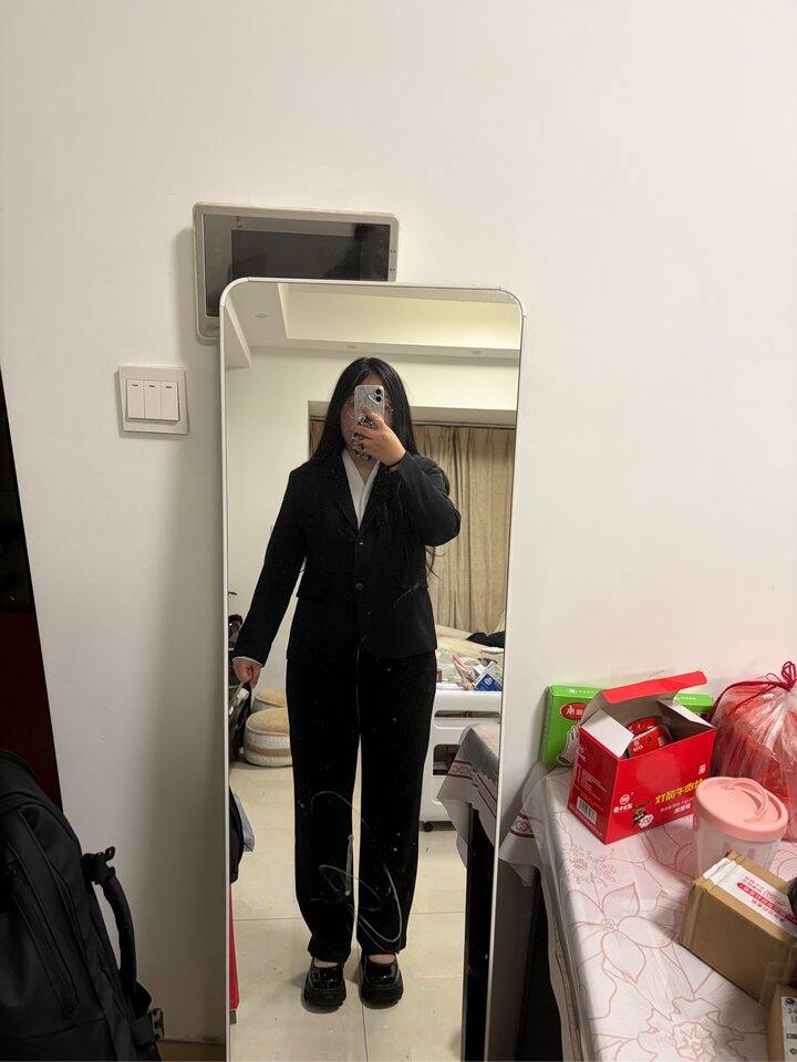 姐妹们，帮我选选衣服吧