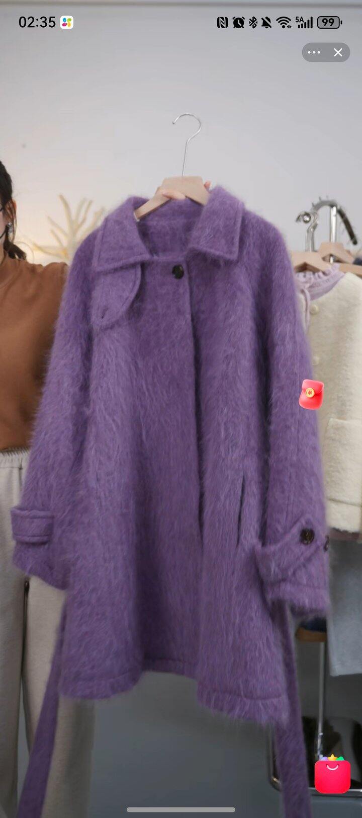 前天在直播间买了件拉绒大衣