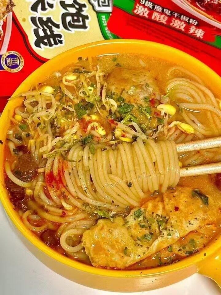 满小饱肥汁米线