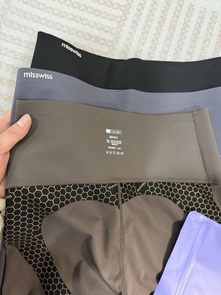 35到手两条misswiss春款鲨鱼裤
