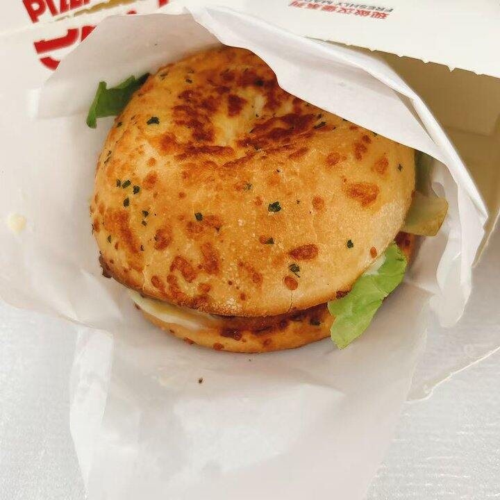 古茗宝藏拿铁&必胜客汉堡