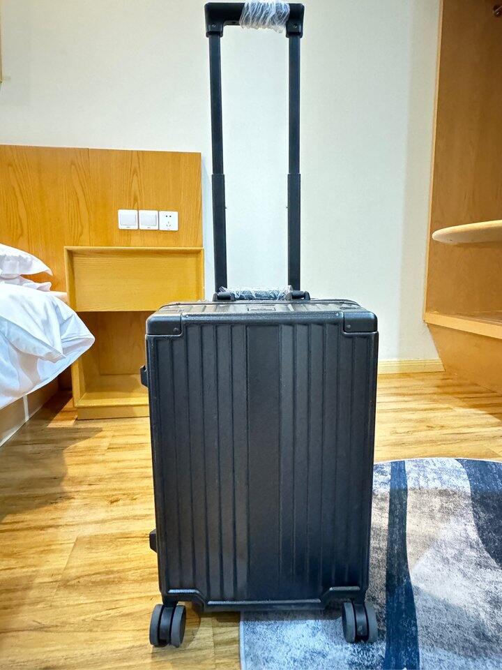 买的行李箱好像设备箱😂