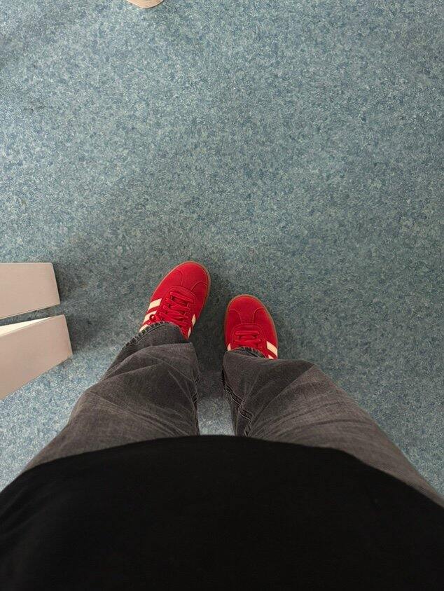 adi的红色德训真好看