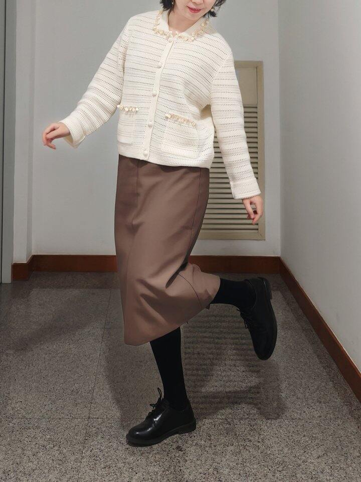 Daily Look 镶在领口和口袋边上的珠片，像是散落下来的花瓣