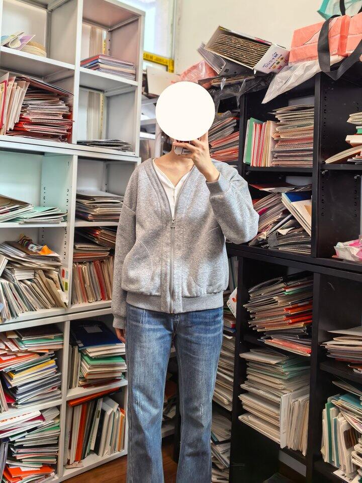 周四明晚八点上 结构v领拉链卫衣外套