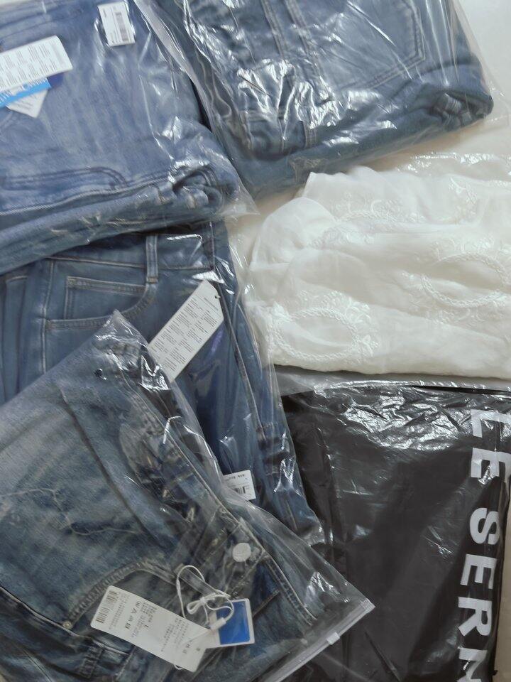 又买了一堆衣服，价格都很好