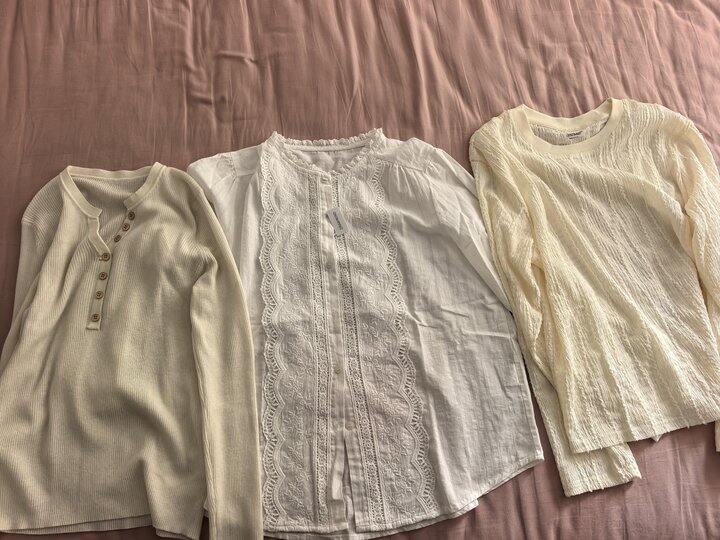 买了三件白色的上衣