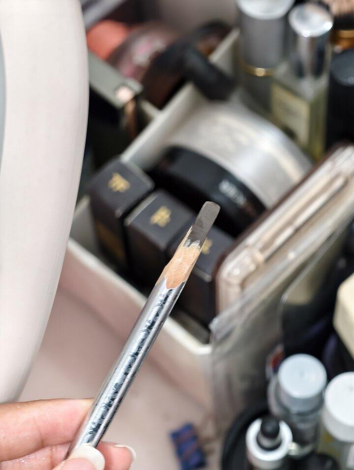 也是给我削上砍刀眉笔了😂