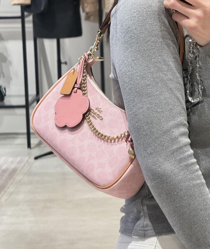 蔻驰樱花粉teri腋下两背包
24厘米 斜挎/手提肩带齐全
面料版型都非常完美