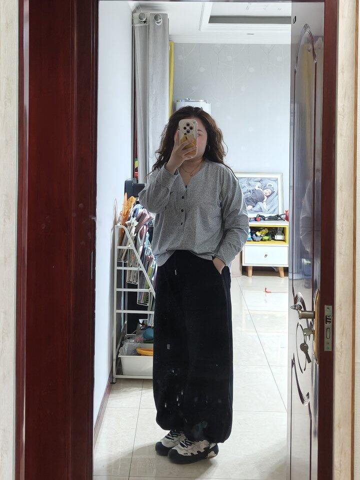 纠结留不留的黑色裤子