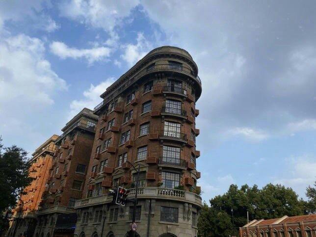 姐妹们~有没有适合大胸的吊带/背心推荐呢