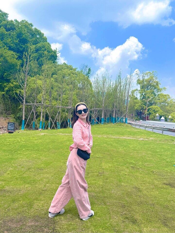 🌸风很轻，云很软，今天是粉色的快乐出逃日