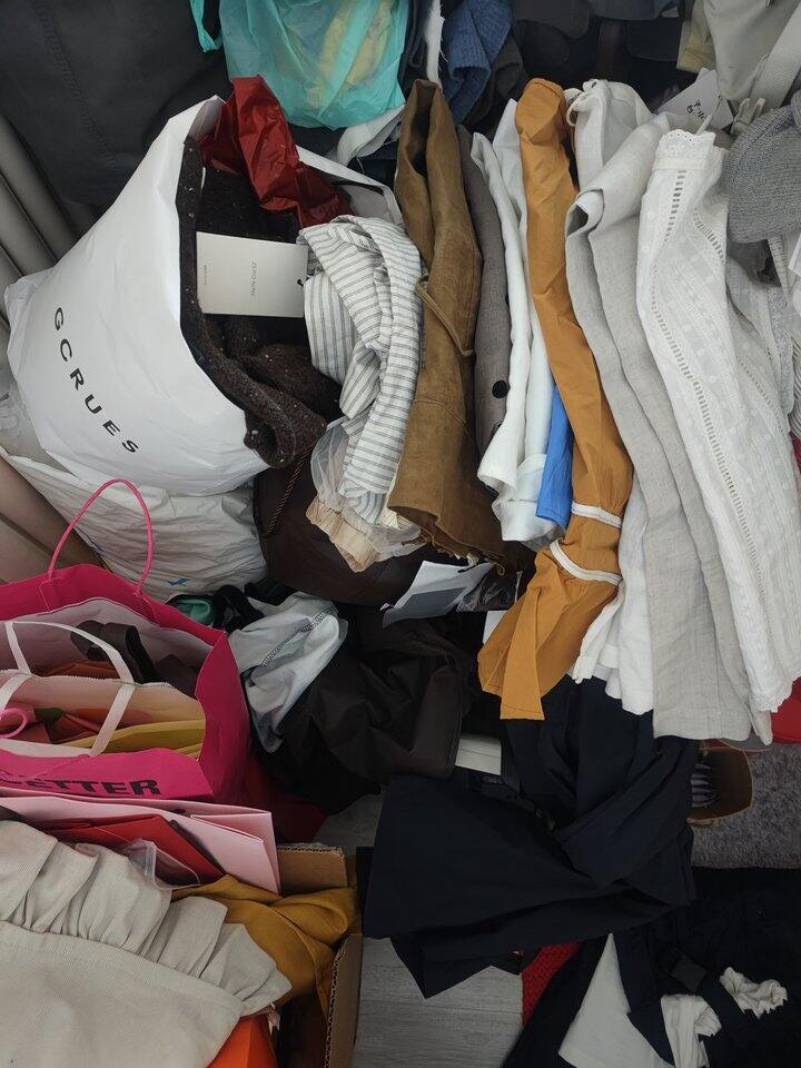 在家收拾衣服气吐血