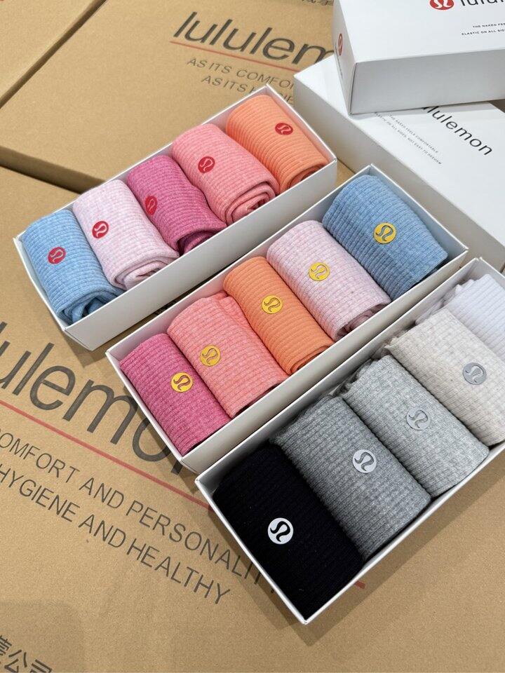 lulu女款彩虹运动袜！💰7+