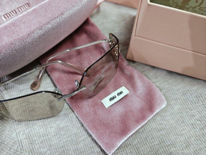 墨镜——MiuMiu