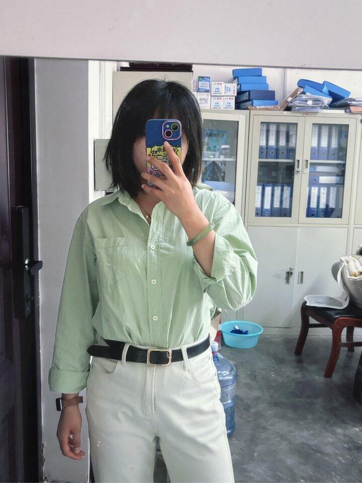 我得多买点不同颜色的衣服