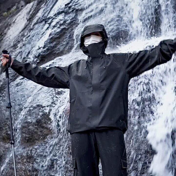 140，拓路者冲锋衣