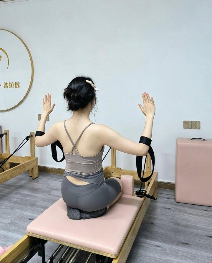 嘻嘻 炫耀下紧实的背