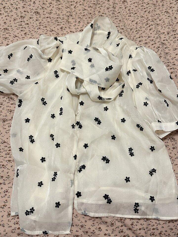 出衣服 都没穿过 30出 一起打包带走的话60包邮