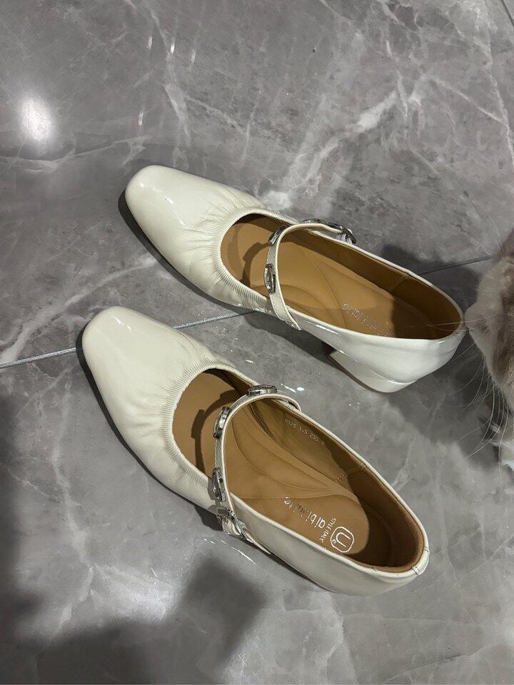 这种时装鞋你们穿着脚会痛吗
